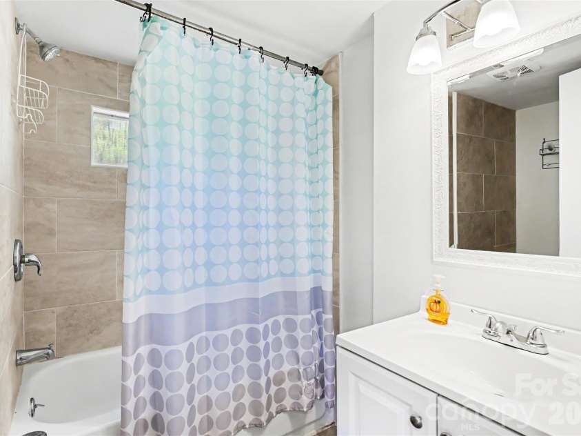9937 Harwood Lane, Charlotte, NC 28214.  MLS# CAR4378200, YatesRealty ID 19445. Second Bathroom