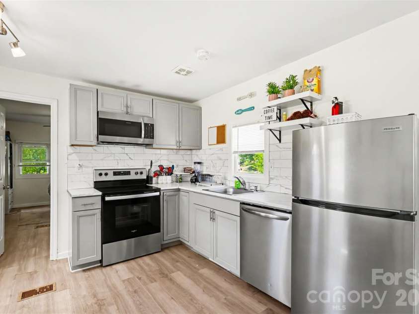 9937 Harwood Lane, Charlotte, NC 28214.  MLS# CAR4378200, YatesRealty ID 19445. Welcome Home!