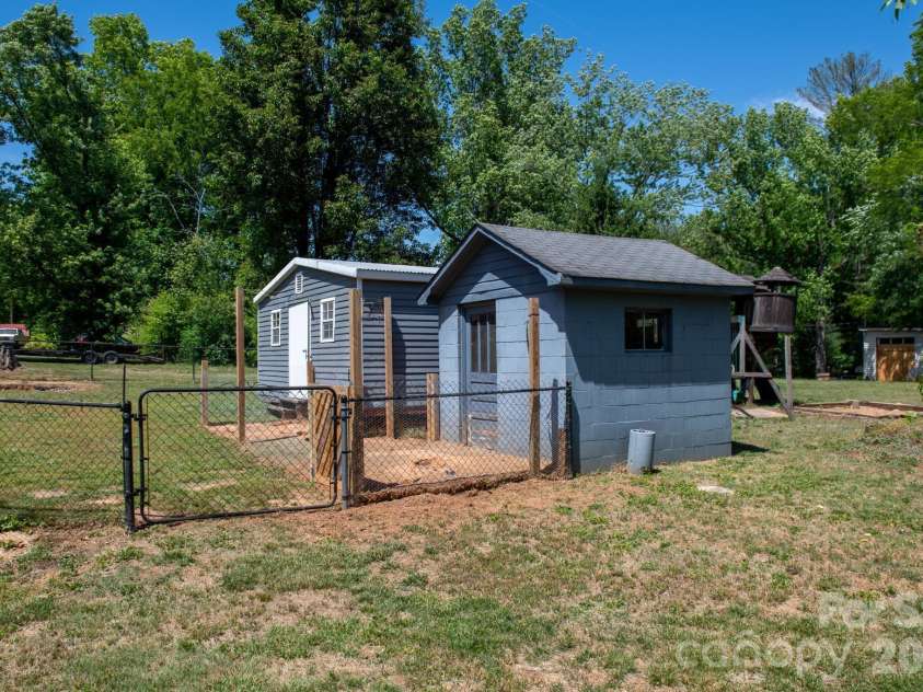 828 Jamestown Road, Morganton, NC 28655.  MLS# CAR4378890, YatesRealty ID 19447. 