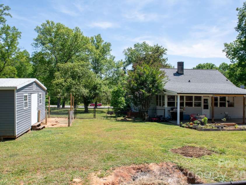 828 Jamestown Road, Morganton, NC 28655.  MLS# CAR4378890, YatesRealty ID 19447. 