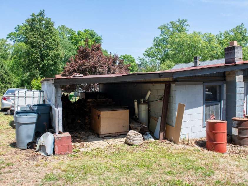 828 Jamestown Road, Morganton, NC 28655.  MLS# CAR4378890, YatesRealty ID 19447. 