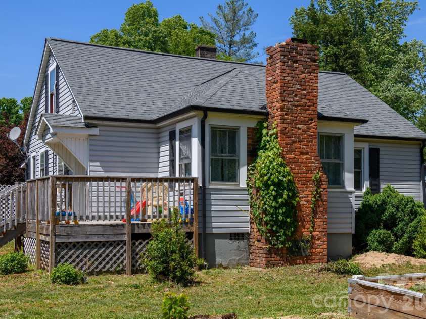 828 Jamestown Road, Morganton, NC 28655.  MLS# CAR4378890, YatesRealty ID 19447. 