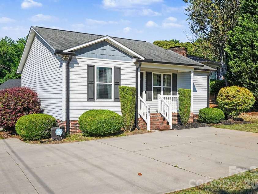1001 Rainbow Drive, Kannapolis, NC 28081.  MLS# CAR4378923, YatesRealty ID 19449. 