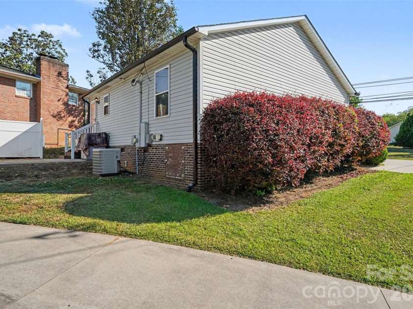 1001 Rainbow Drive, Kannapolis, NC 28081.  MLS# CAR4378923, YatesRealty ID 19449. 