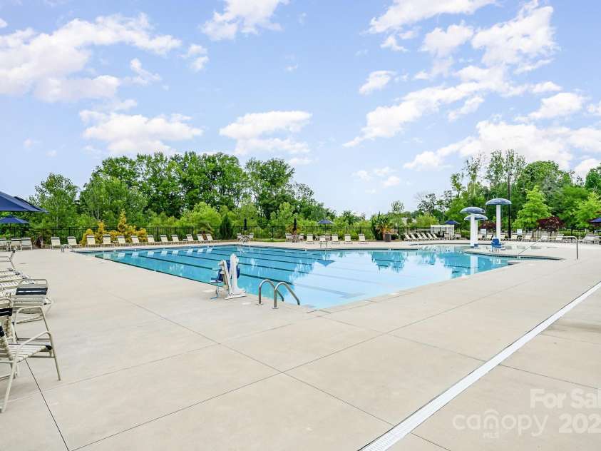 16200 Winfield Hall Drive, Charlotte, NC 28273.  MLS# CAR4237353, YatesRealty ID 19449. Community Pool