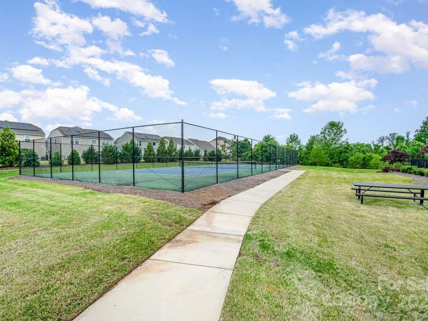 16200 Winfield Hall Drive, Charlotte, NC 28273.  MLS# CAR4237353, YatesRealty ID 19449. Community Tennis Court