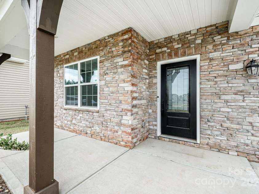 16200 Winfield Hall Drive, Charlotte, NC 28273.  MLS# CAR4237353, YatesRealty ID 19449. Covered Front Porch