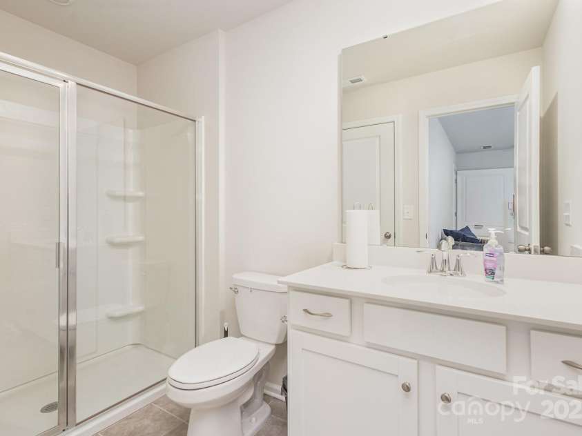 16200 Winfield Hall Drive, Charlotte, NC 28273.  MLS# CAR4237353, YatesRealty ID 19449. Full Bathroom