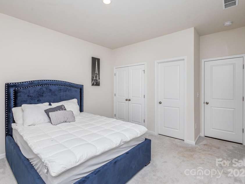 16200 Winfield Hall Drive, Charlotte, NC 28273.  MLS# CAR4237353, YatesRealty ID 19449. Guest Suite Main Level w/ Bathroom