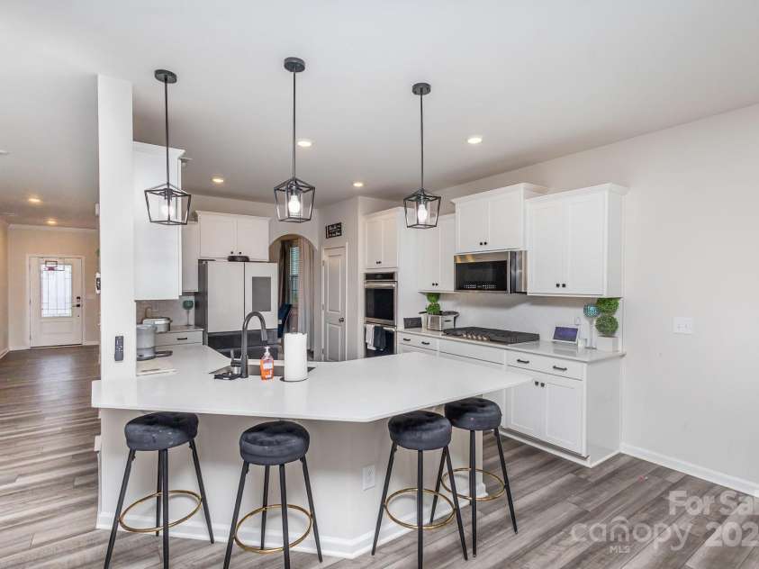 16200 Winfield Hall Drive, Charlotte, NC 28273.  MLS# CAR4237353, YatesRealty ID 19449. Kitchen w/ Breakfast Bar