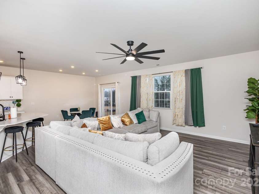 16200 Winfield Hall Drive, Charlotte, NC 28273.  MLS# CAR4237353, YatesRealty ID 19449. Livingroom View/Eat-in Kitchen View