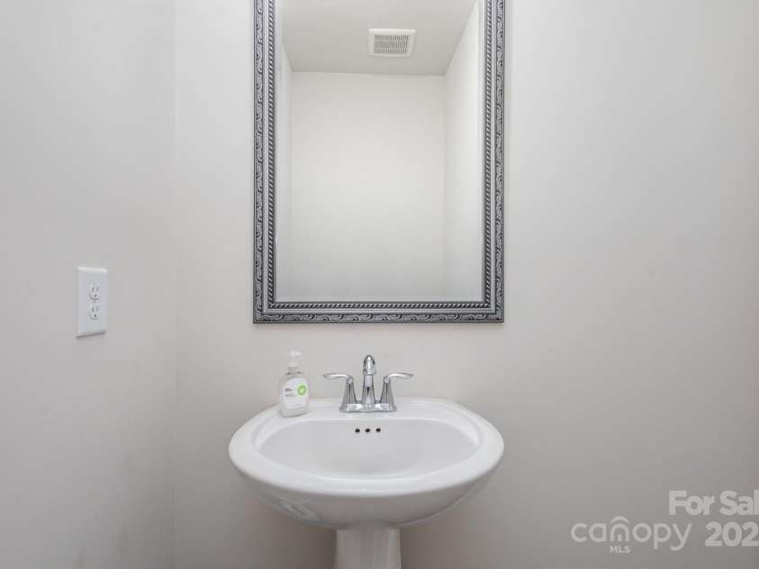 16200 Winfield Hall Drive, Charlotte, NC 28273.  MLS# CAR4237353, YatesRealty ID 19449. Powder Room First Floor