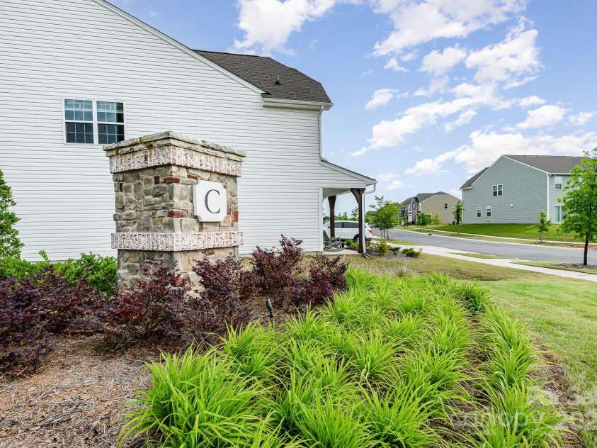 16200 Winfield Hall Drive, Charlotte, NC 28273.  MLS# CAR4237353, YatesRealty ID 19449. Subdivision Entrance