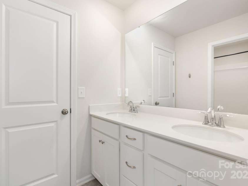 16200 Winfield Hall Drive, Charlotte, NC 28273.  MLS# CAR4313979, YatesRealty ID 19449. 