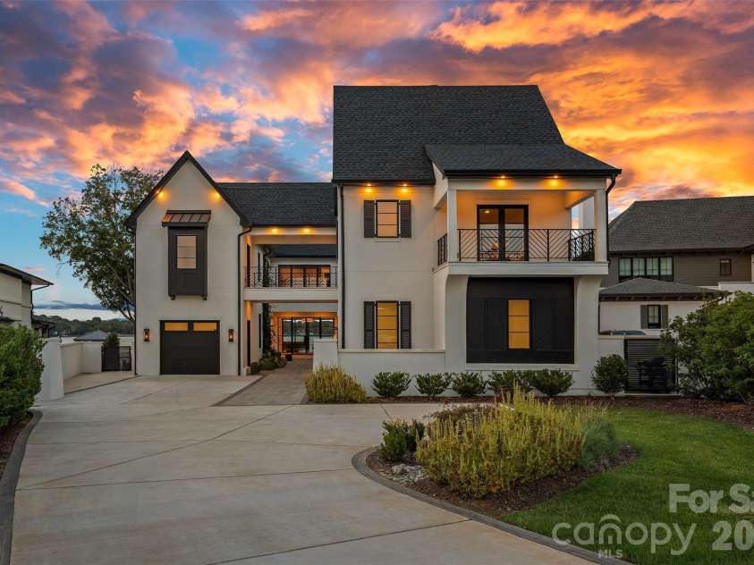 17811 Largo Place, Cornelius, NC 28031.  MLS# CAR4305488, YatesRealty ID 1945. 