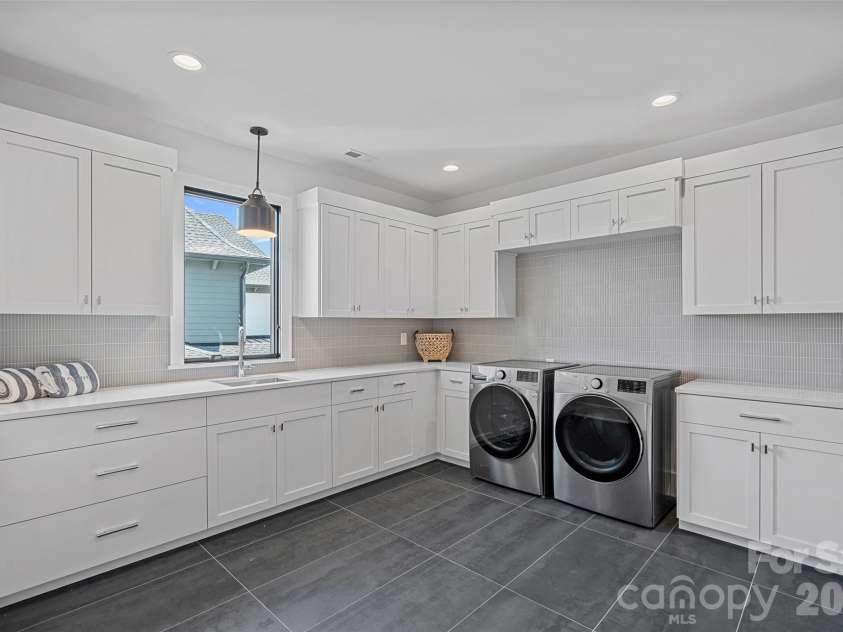17811 Largo Place, Cornelius, NC 28031.  MLS# CAR4305488, YatesRealty ID 1945. 