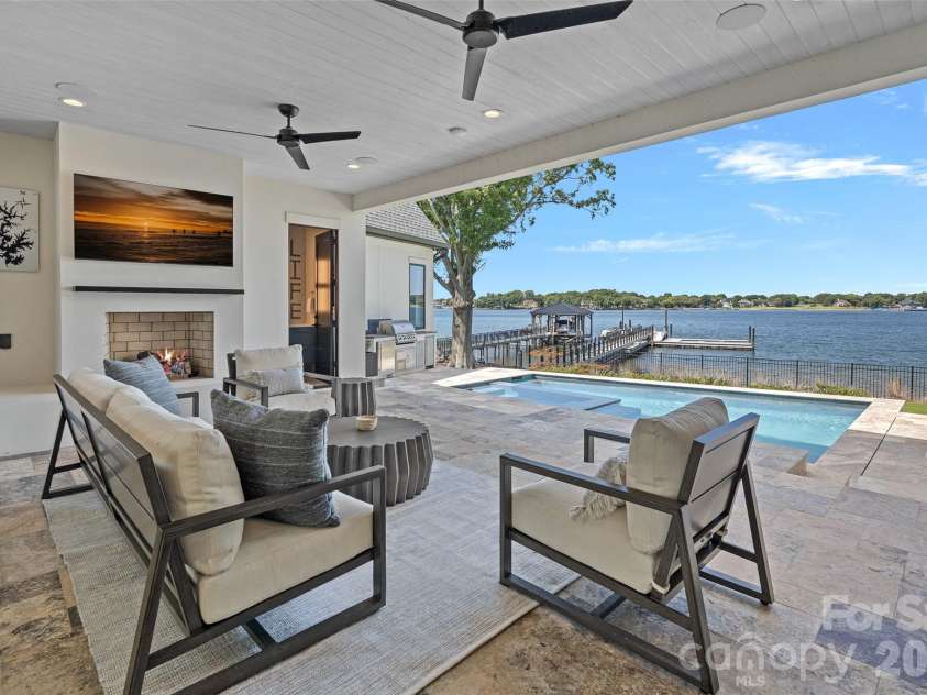17811 Largo Place, Cornelius, NC 28031.  MLS# CAR4305488, YatesRealty ID 1945. 