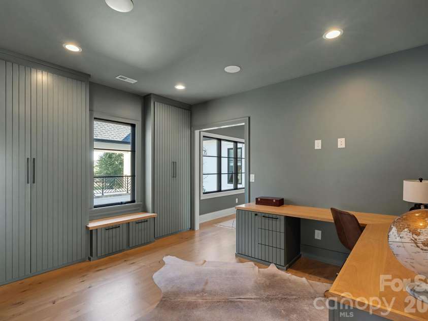 17811 Largo Place, Cornelius, NC 28031.  MLS# CAR4428601, YatesRealty ID 1945. Thoughtfully designed flex space with tailored built-ins, generous storage and a dedicated workspace adaptable to everyday needs.