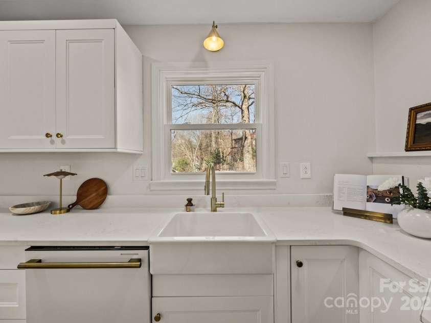 6215 Coatbridge Lane, Charlotte, NC 28212.  MLS# CAR4230551, YatesRealty ID 1945. 