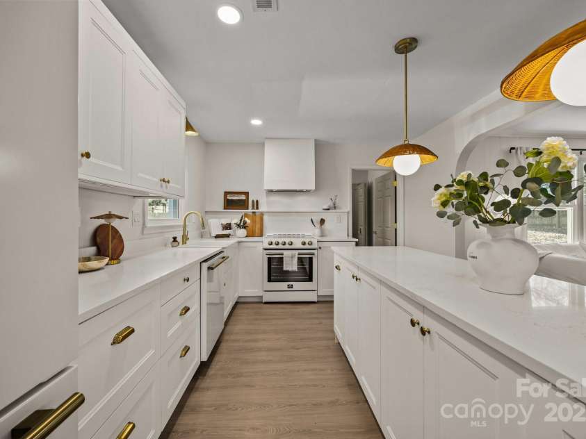 6215 Coatbridge Lane, Charlotte, NC 28212.  MLS# CAR4230551, YatesRealty ID 1945. 