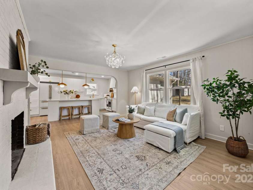 6215 Coatbridge Lane, Charlotte, NC 28212.  MLS# CAR4230551, YatesRealty ID 1945. 