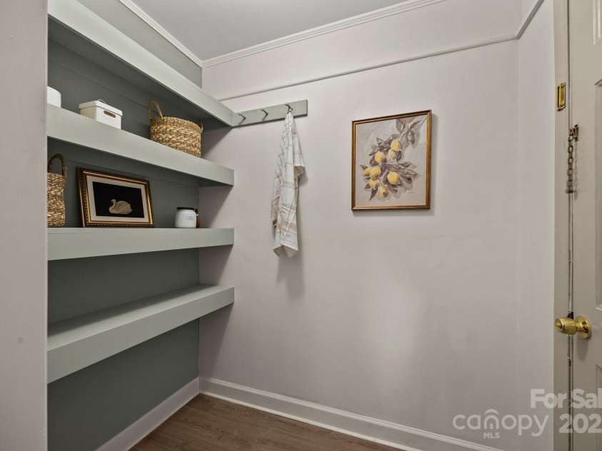 6215 Coatbridge Lane, Charlotte, NC 28212.  MLS# CAR4230551, YatesRealty ID 1945. 