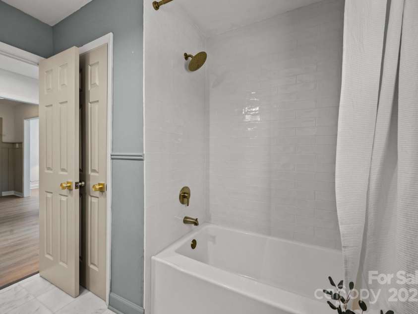 6215 Coatbridge Lane, Charlotte, NC 28212.  MLS# CAR4230551, YatesRealty ID 1945. 