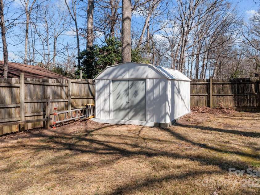 6215 Coatbridge Lane, Charlotte, NC 28212.  MLS# CAR4230551, YatesRealty ID 1945. 