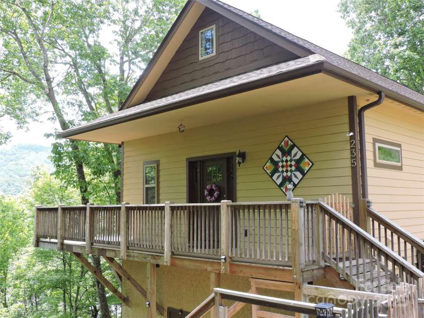 235 Red Oak Lane, Burnsville, NC 28714.  MLS# CAR4261387, YatesRealty ID 19451. 