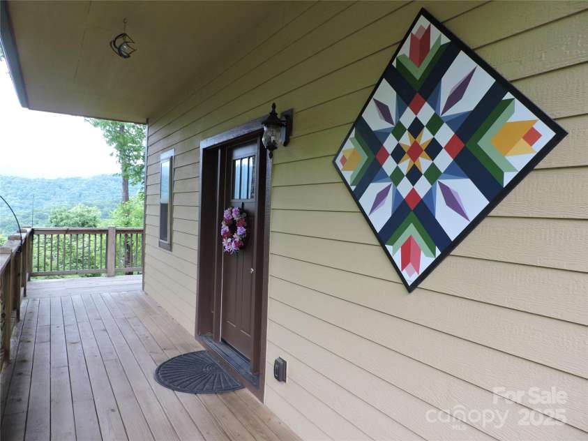 235 Red Oak Lane, Burnsville, NC 28714.  MLS# CAR4261387, YatesRealty ID 19451. 