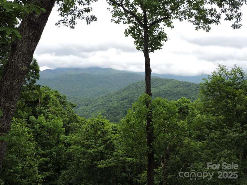 235 Red Oak Lane, Burnsville, NC 28714.  MLS# CAR4261387, YatesRealty ID 19451. 