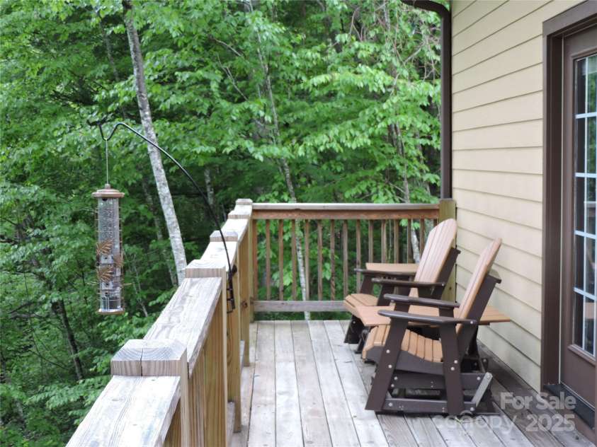 235 Red Oak Lane, Burnsville, NC 28714.  MLS# CAR4261387, YatesRealty ID 19451. 