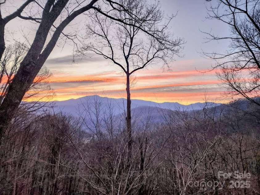 235 Red Oak Lane, Burnsville, NC 28714.  MLS# CAR4261387, YatesRealty ID 19451. 