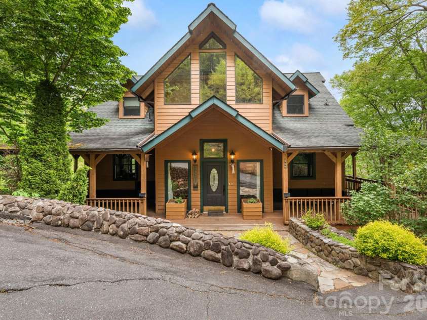 965 Winterstar Loop, Burnsville, NC 28714.  MLS# CAR4379086, YatesRealty ID 19451. 