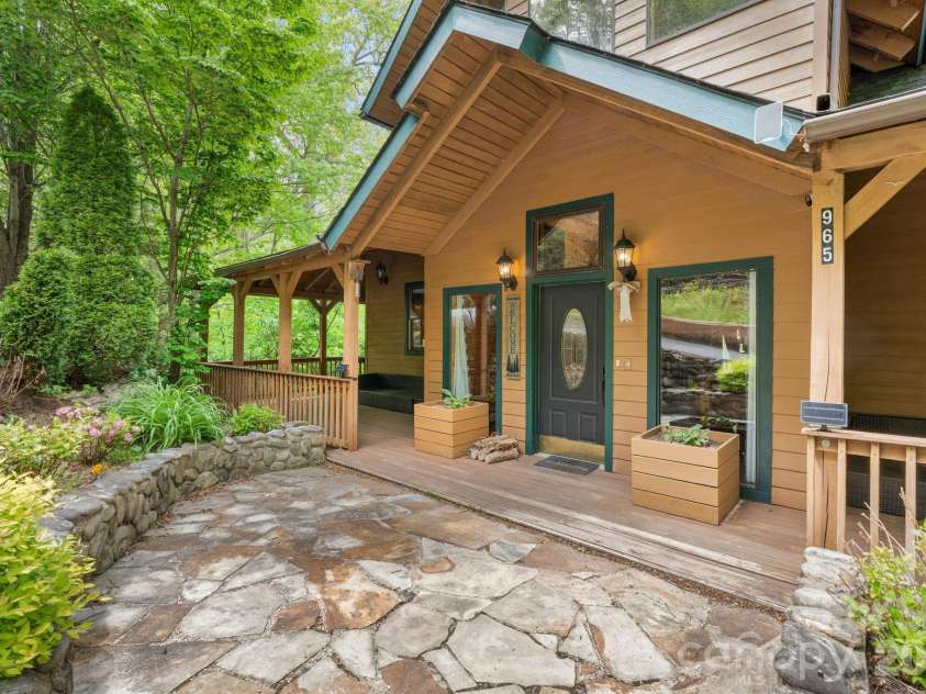 965 Winterstar Loop, Burnsville, NC 28714.  MLS# CAR4379086, YatesRealty ID 19451. 