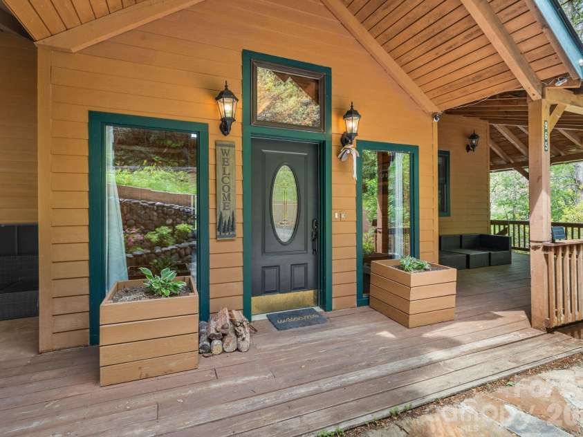 965 Winterstar Loop, Burnsville, NC 28714.  MLS# CAR4379086, YatesRealty ID 19451. 