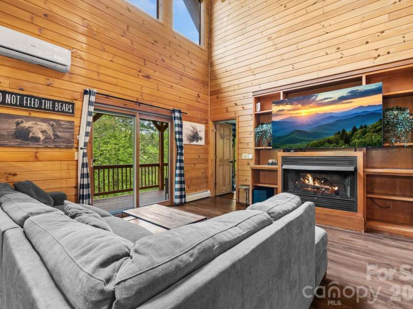 965 Winterstar Loop, Burnsville, NC 28714.  MLS# CAR4379086, YatesRealty ID 19451. 