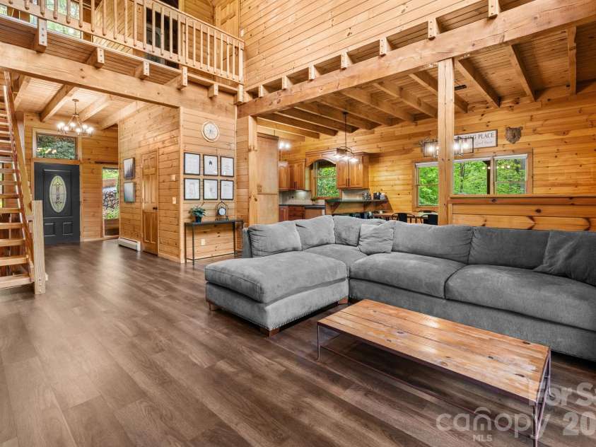 965 Winterstar Loop, Burnsville, NC 28714.  MLS# CAR4379086, YatesRealty ID 19451. 
