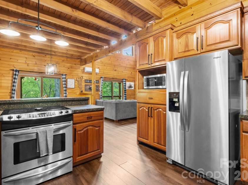965 Winterstar Loop, Burnsville, NC 28714.  MLS# CAR4379086, YatesRealty ID 19451. 