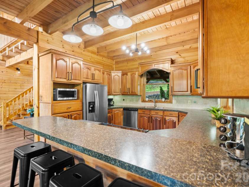 965 Winterstar Loop, Burnsville, NC 28714.  MLS# CAR4379086, YatesRealty ID 19451. 