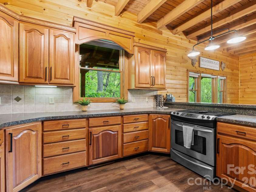 965 Winterstar Loop, Burnsville, NC 28714.  MLS# CAR4379086, YatesRealty ID 19451. 