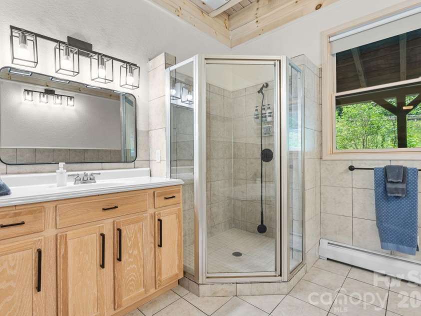 965 Winterstar Loop, Burnsville, NC 28714.  MLS# CAR4379086, YatesRealty ID 19451. 