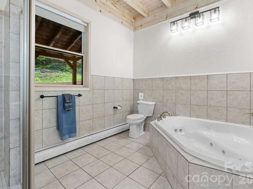 965 Winterstar Loop, Burnsville, NC 28714.  MLS# CAR4379086, YatesRealty ID 19451. 