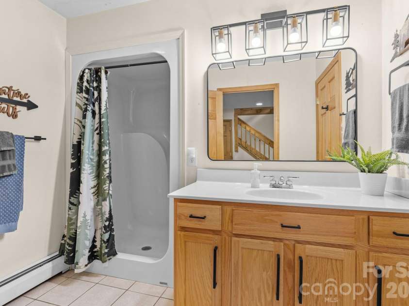 965 Winterstar Loop, Burnsville, NC 28714.  MLS# CAR4379086, YatesRealty ID 19451. 