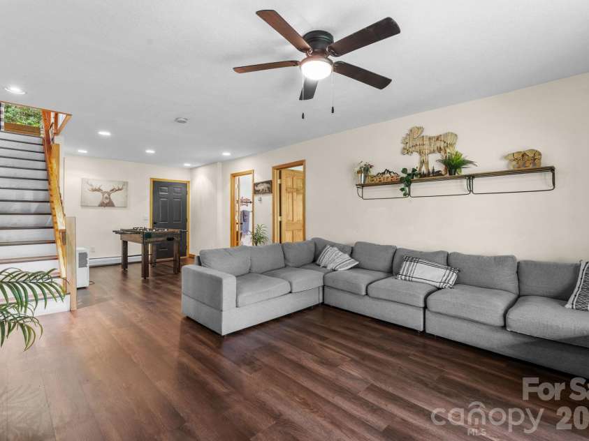 965 Winterstar Loop, Burnsville, NC 28714.  MLS# CAR4379086, YatesRealty ID 19451. 