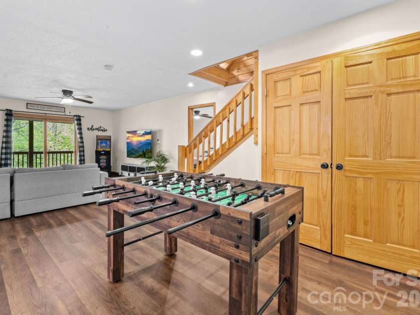 965 Winterstar Loop, Burnsville, NC 28714.  MLS# CAR4379086, YatesRealty ID 19451. 