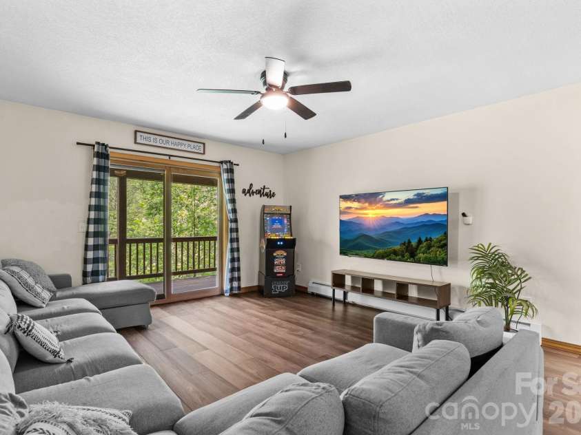 965 Winterstar Loop, Burnsville, NC 28714.  MLS# CAR4379086, YatesRealty ID 19451. 