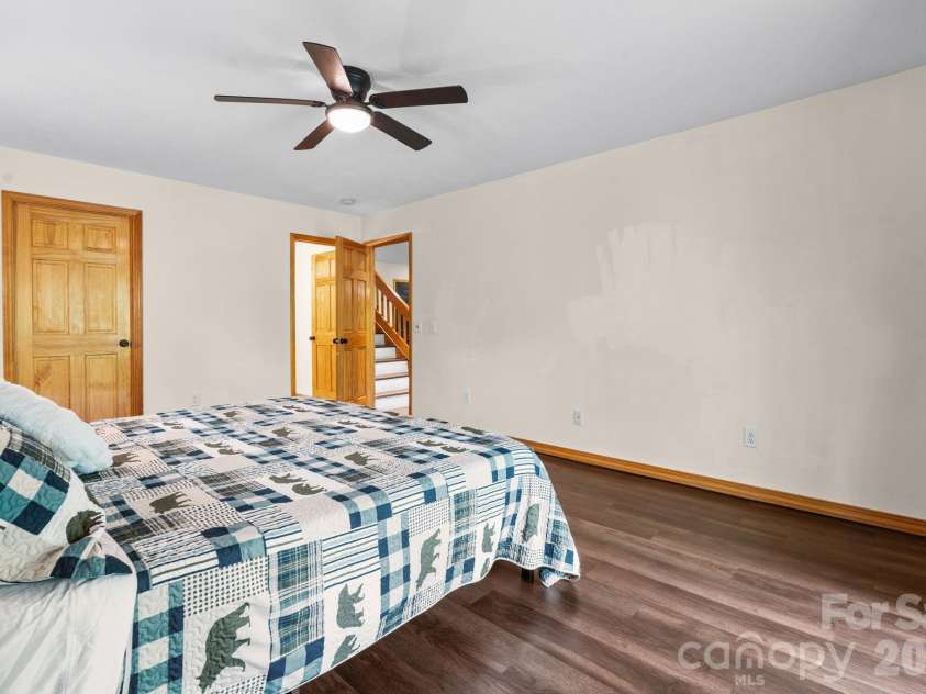 965 Winterstar Loop, Burnsville, NC 28714.  MLS# CAR4379086, YatesRealty ID 19451. 