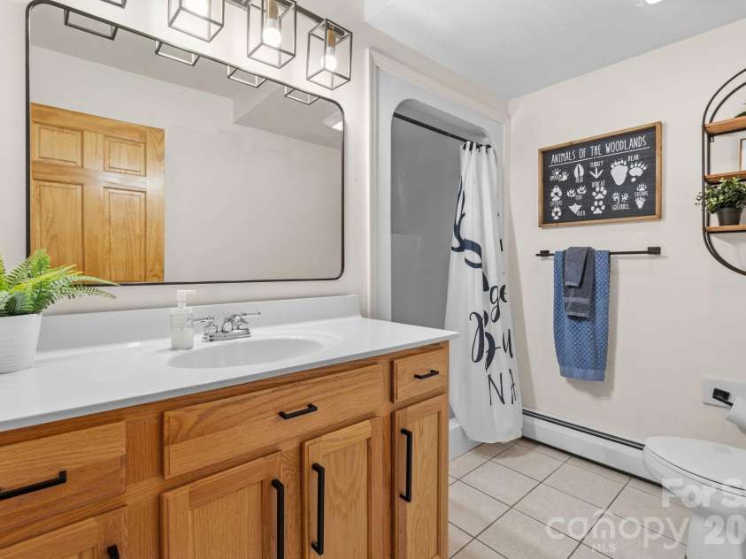 965 Winterstar Loop, Burnsville, NC 28714.  MLS# CAR4379086, YatesRealty ID 19451. 