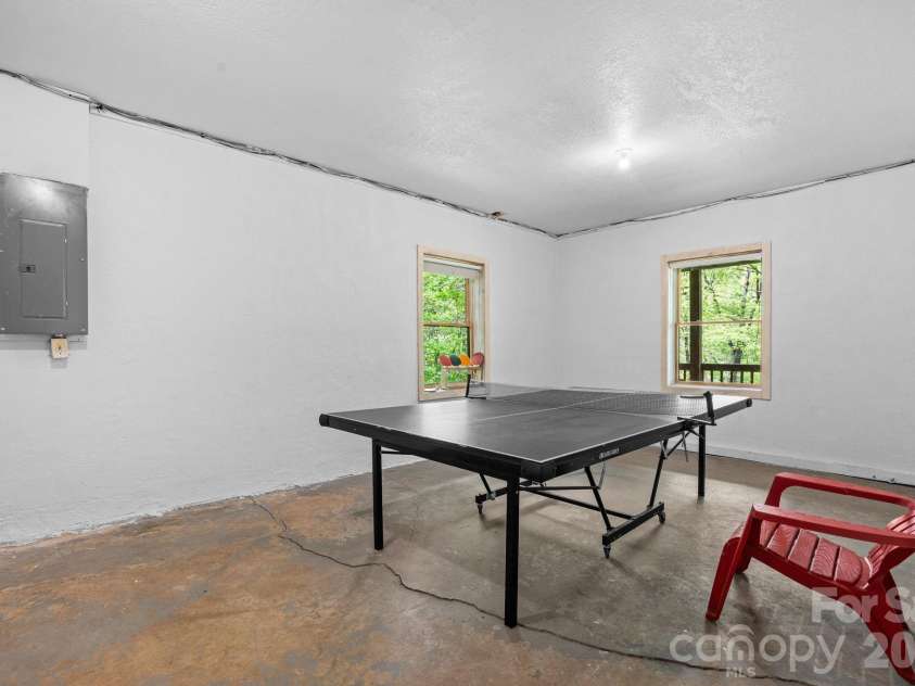 965 Winterstar Loop, Burnsville, NC 28714.  MLS# CAR4379086, YatesRealty ID 19451. 